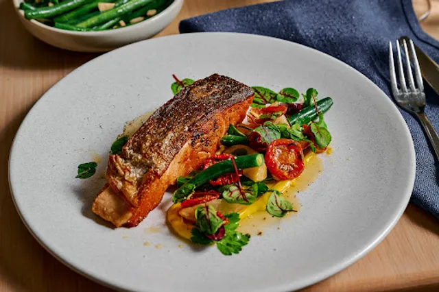 Nautica Bar & Restaurant