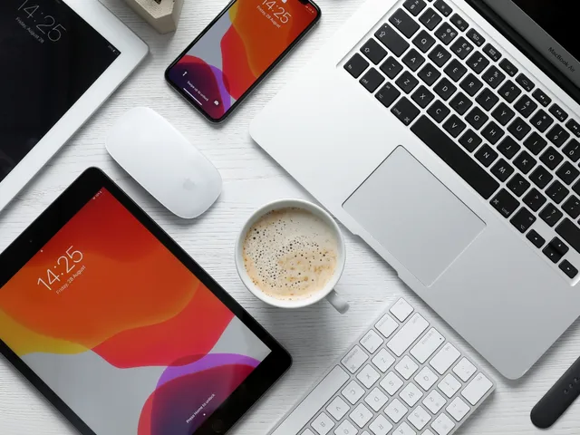 InfoTech réparation iPhone téléphone MacBook PS5 switch Nice