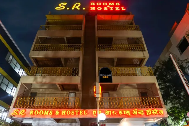 Super Townhouse OAK Sr Hotel Wakad