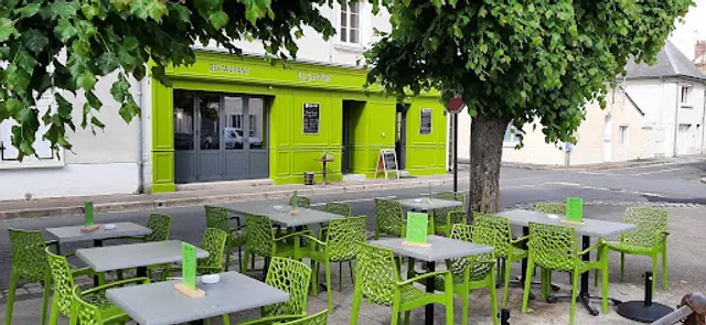 Le Chat Parti Restaurant Bar