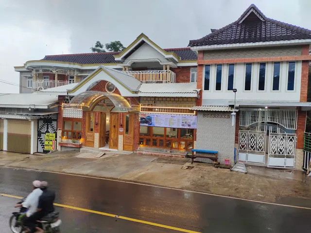 Harmony Room & Resto Bromo Probolinggo