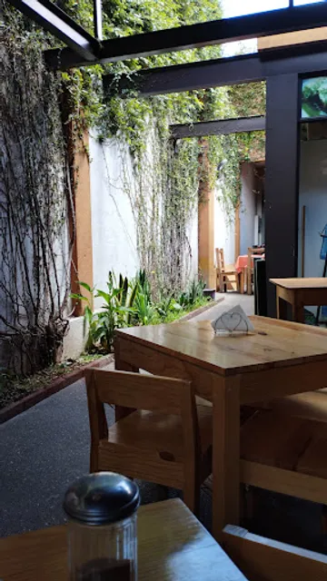 El Maná de Jireh Restaurante - Comida Orgánica, Casera Y Natural.