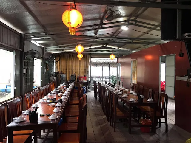 Nhà Hàng Nổi Sông Son ( Song Son Floating Restaurant)