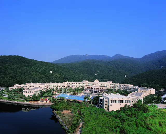 Cactus Resort Sanya by Gloria