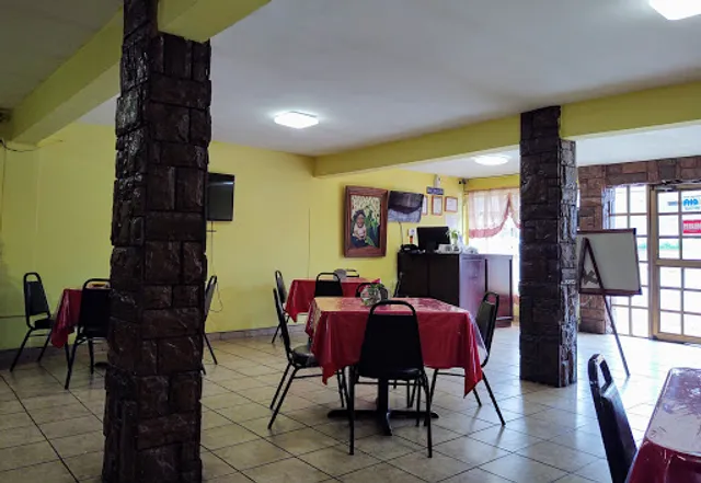 Los Pilares Restaurant
