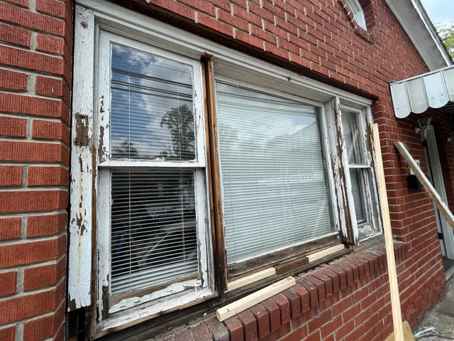 Deluxe Windows & Doors