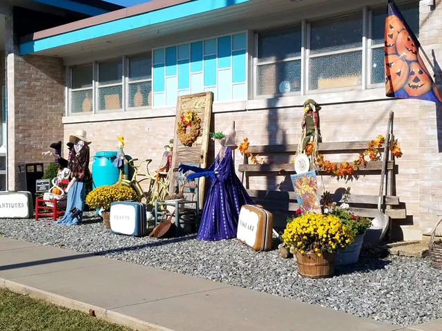 Woodlane Antiques & Crafts