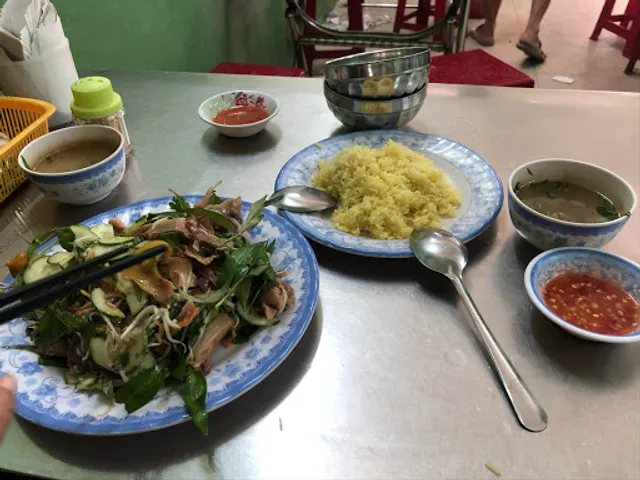Cơm gà Tuyết Nhung