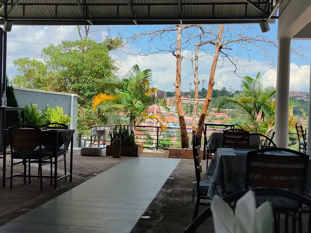 Tania’s Cuisine & Lounge