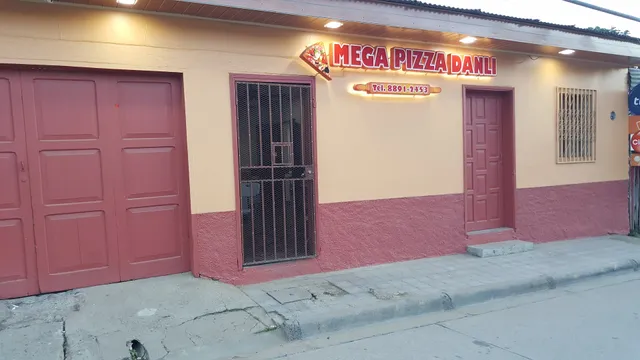 Mega Pizza Danlí