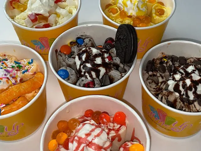 Roll Me Up Ice Cream & Desserts - Toronto