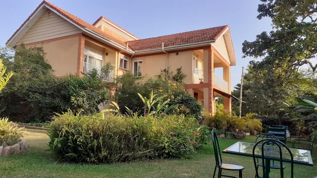 Pineapple Guest House Entebbe