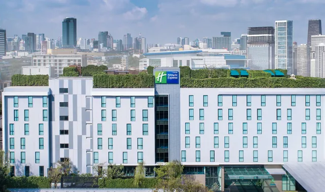Holiday Inn Express Bangkok Soi Soonvijai, an IHG Hotel