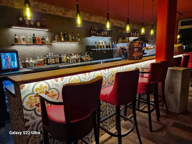 Moments - Restaurant & Bar