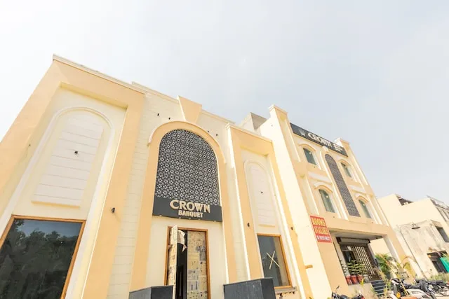 OYO 42749 Hotel Crown