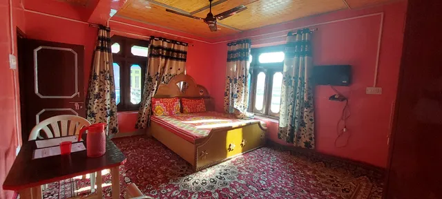 𝗞𝗥𝗜𝗦𝗛𝗡𝗔 𝗥𝗘𝗦𝗧𝗔𝗨𝗥𝗔𝗡𝗧 & 𝗚𝗨𝗘𝗦𝗧 𝗛𝗢𝗨𝗦𝗘{GATHA BHADERWAH}