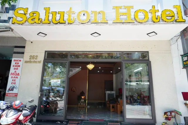 Saluton Hotel