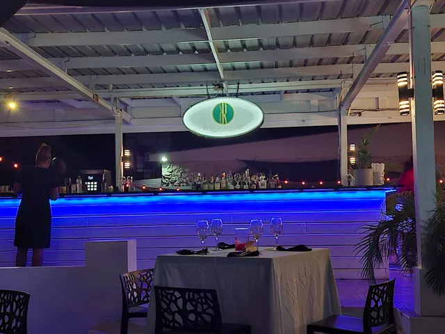 Runway Rooftop Lounge & Restaurant