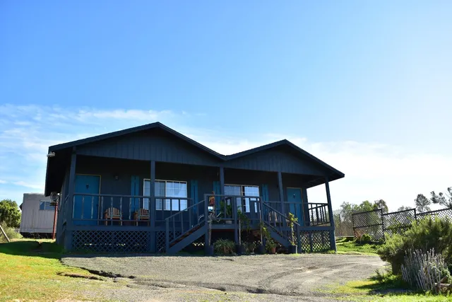 Bajo el Sol Del Valle