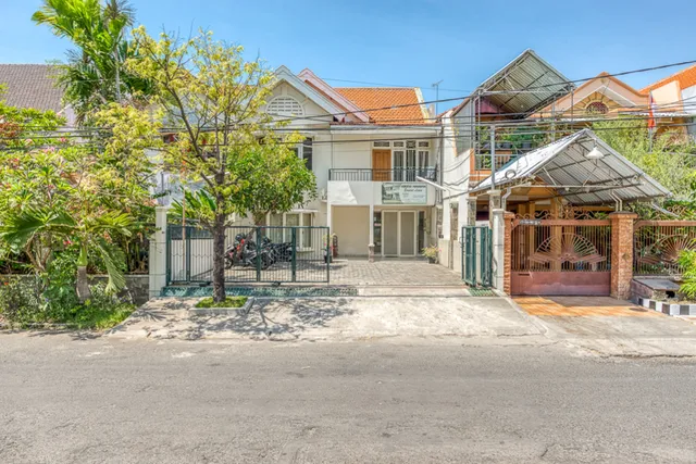 RedDoorz near UNTAG Surabaya