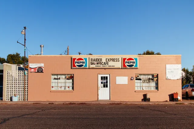 Salinas Express Raidres Cafe