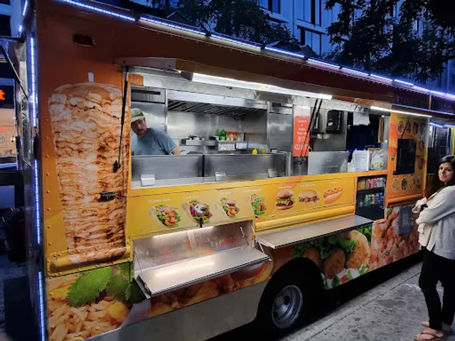 Famous Halal Food (Food Truck)