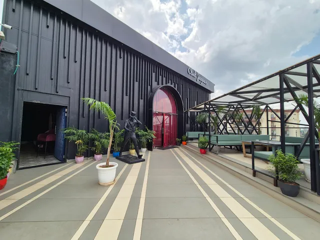 Jaguar lounge & Kitchen