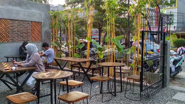 QUARTER LIFE COFFEE & EATERY