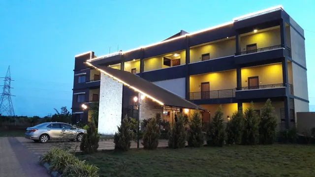 Capital O 28365 Hotel The Cult