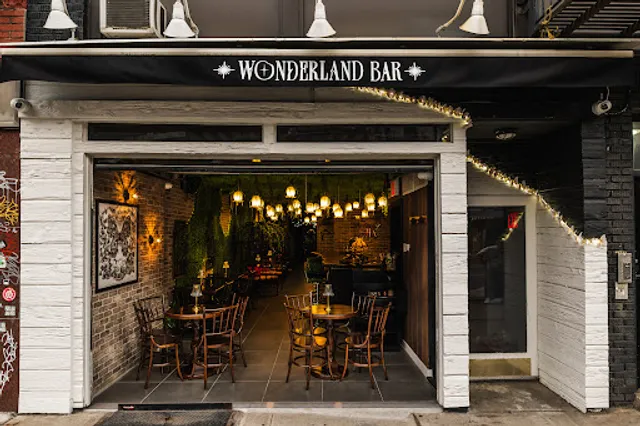 Wonderland Bar
