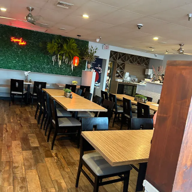 NOUTTA SUSHI AND THAI