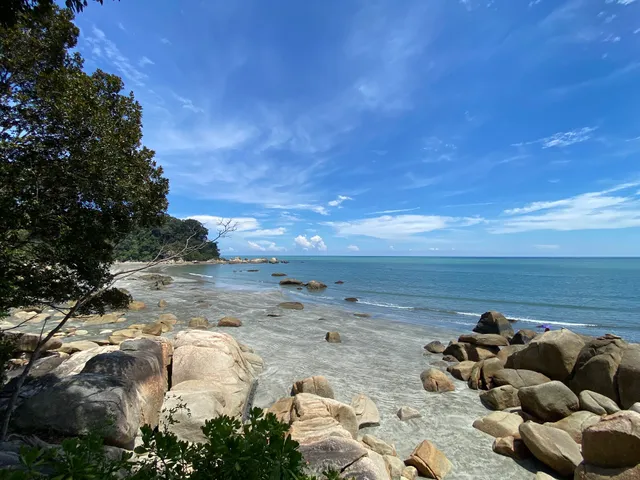 Teluk Cempedak Beach