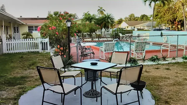 Colonial Resort Motel