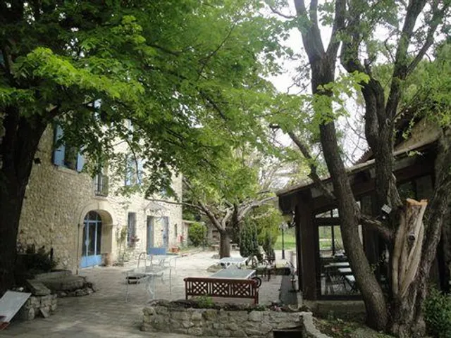 Logis Hôtel Le Mas de Lily-Rose