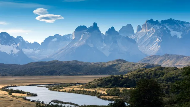 Acceso serrano parque torres del paine