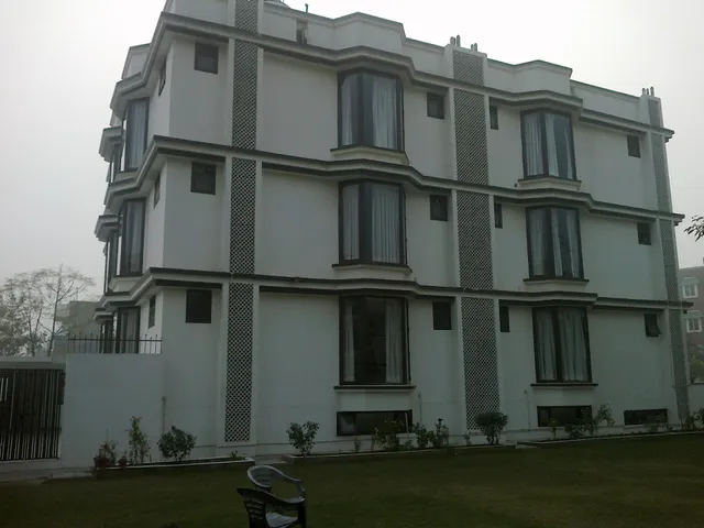 CoRoomS - Near Golf Course Road