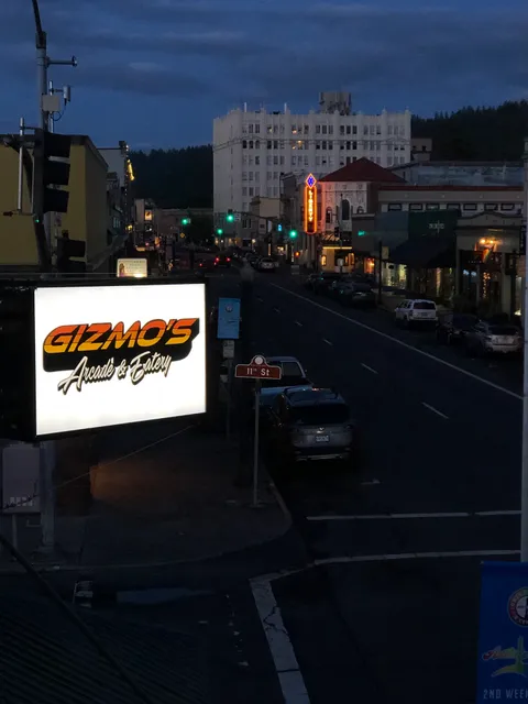 Gizmo's Retrocade & Eatery