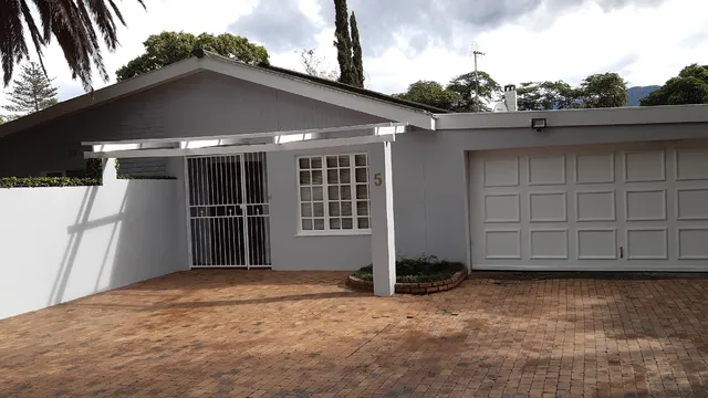 Swellendam budget Guesthouse Accommodation R700.00 per Night per room @ 5 Bronn Street Swellendam