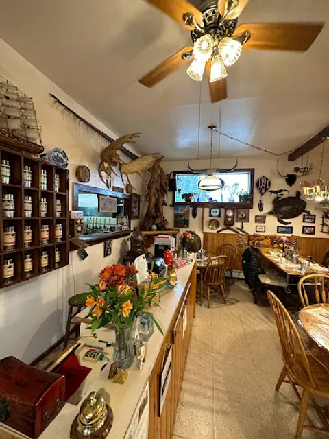 Le Barn Appetit Inn & Creperie