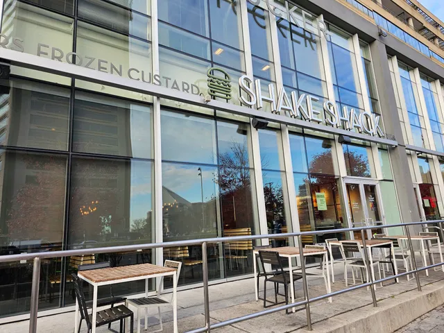 Shake Shack Inner Harbor