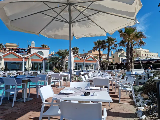 Salus Beach & Restaurant