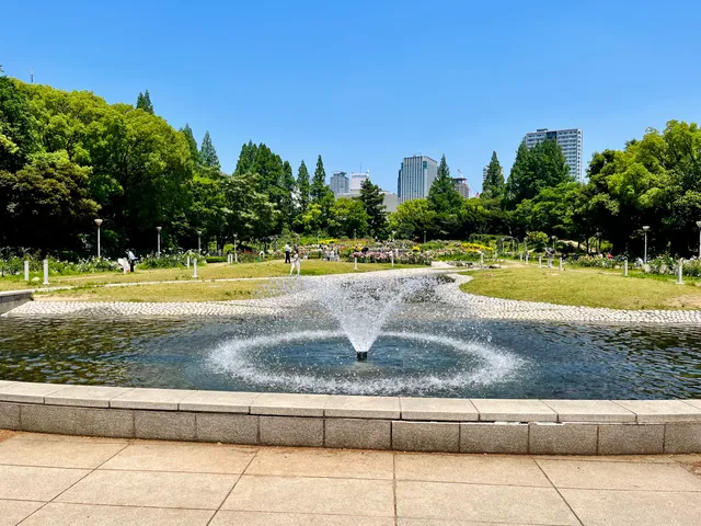 Utsubo Park Rose Garden