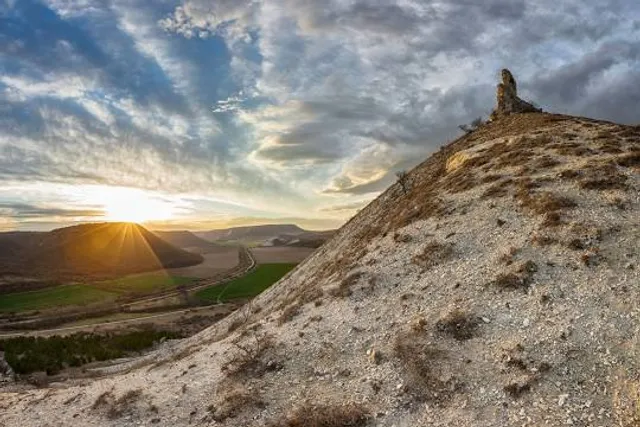 Пробития камък