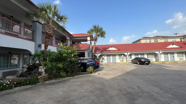 Kiwi Inn Capital O Houston Hwy - 249