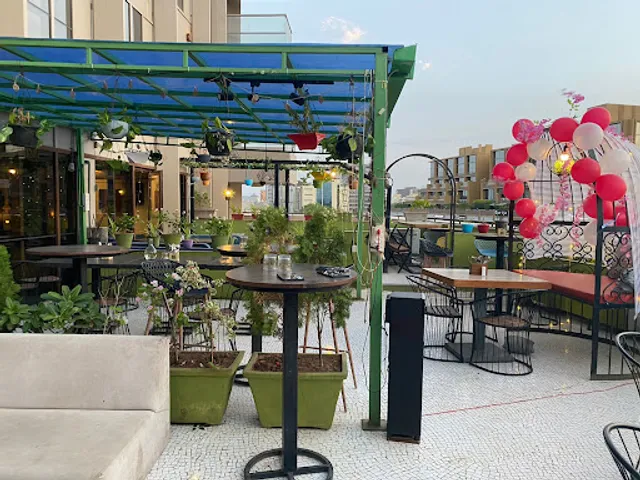 Cloves Rooftop Restaurant & Cafe