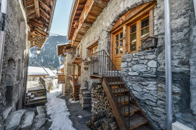 CHALET ALOUETTE: Chalet de groupe, Chalet et Lodge de charme, proche station de ski et remontées mécaniques en Savoie