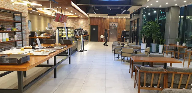 탐앤탐스 강북마루점