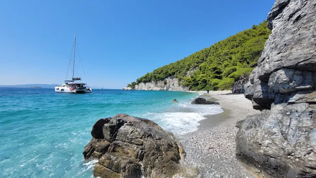 Ekatopenindari Beach