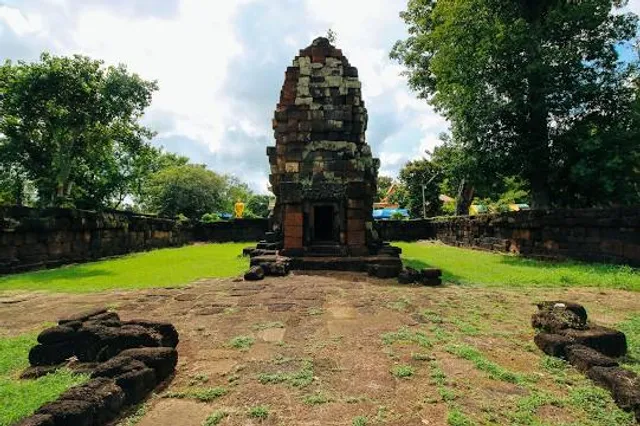 Wat Thep Prasat Sa Kamphaeng Noi
