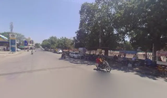 Annapurna Indori Poha (College Chowk)
